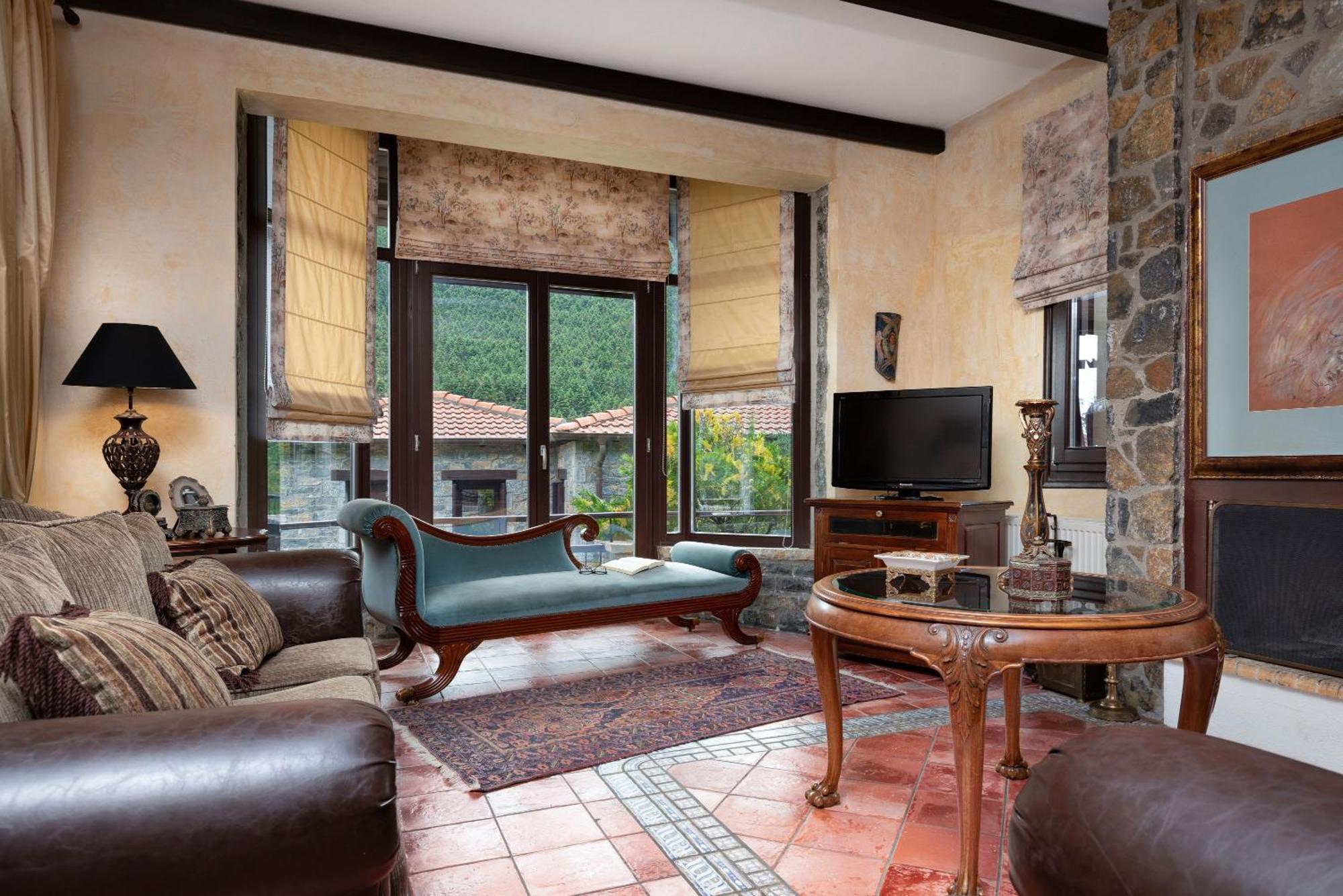 Ostra Menalon Luxury Suites Kardaras Bagian luar foto