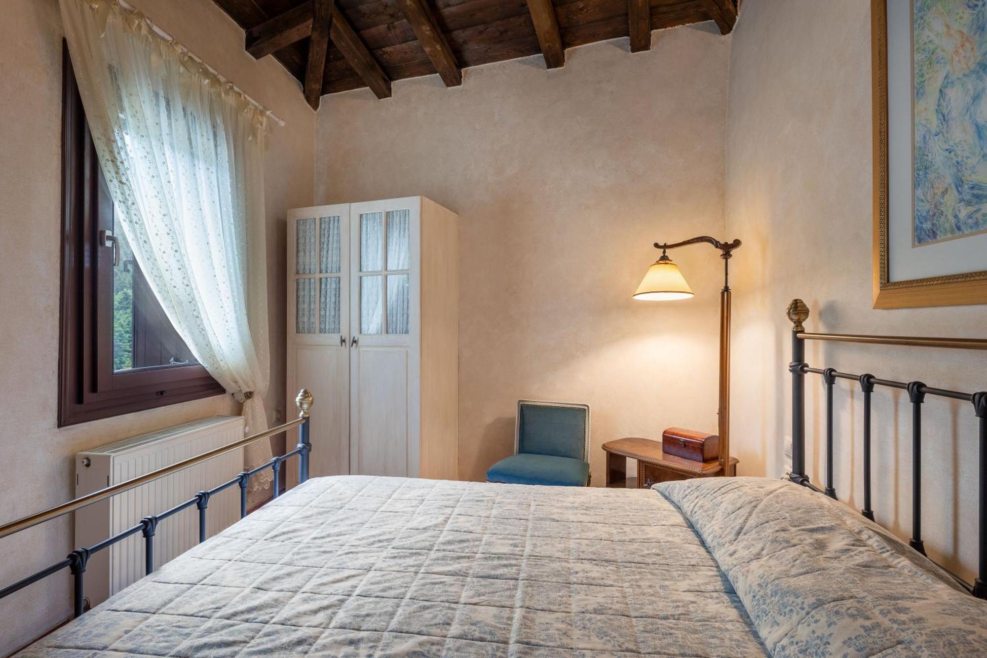 Ostra Menalon Luxury Suites Kardaras Bagian luar foto