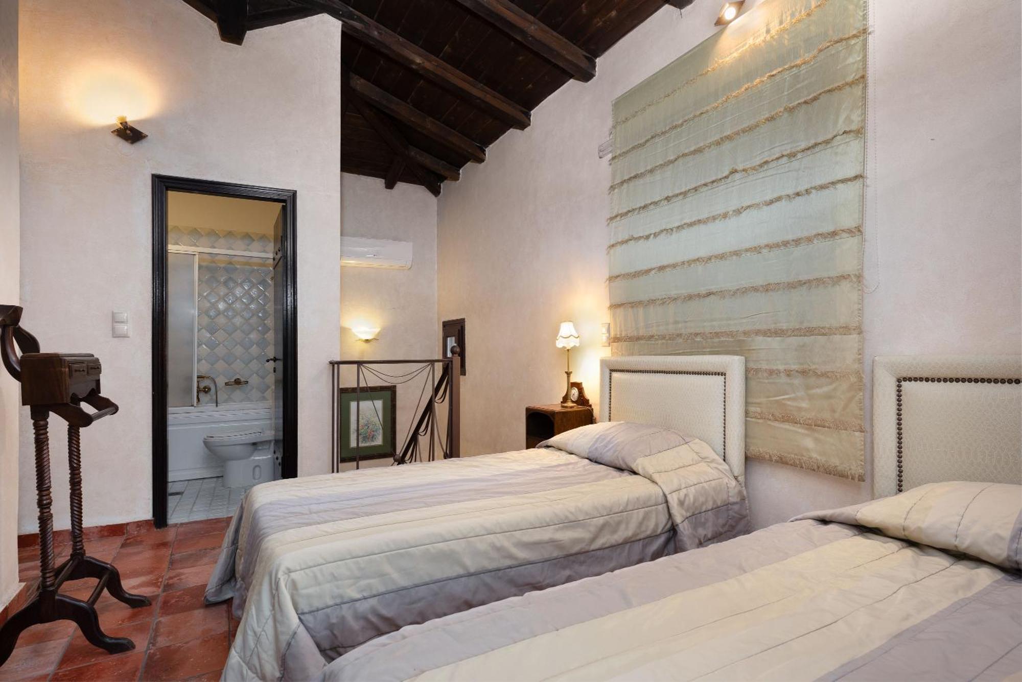 Ostra Menalon Luxury Suites Kardaras Bagian luar foto