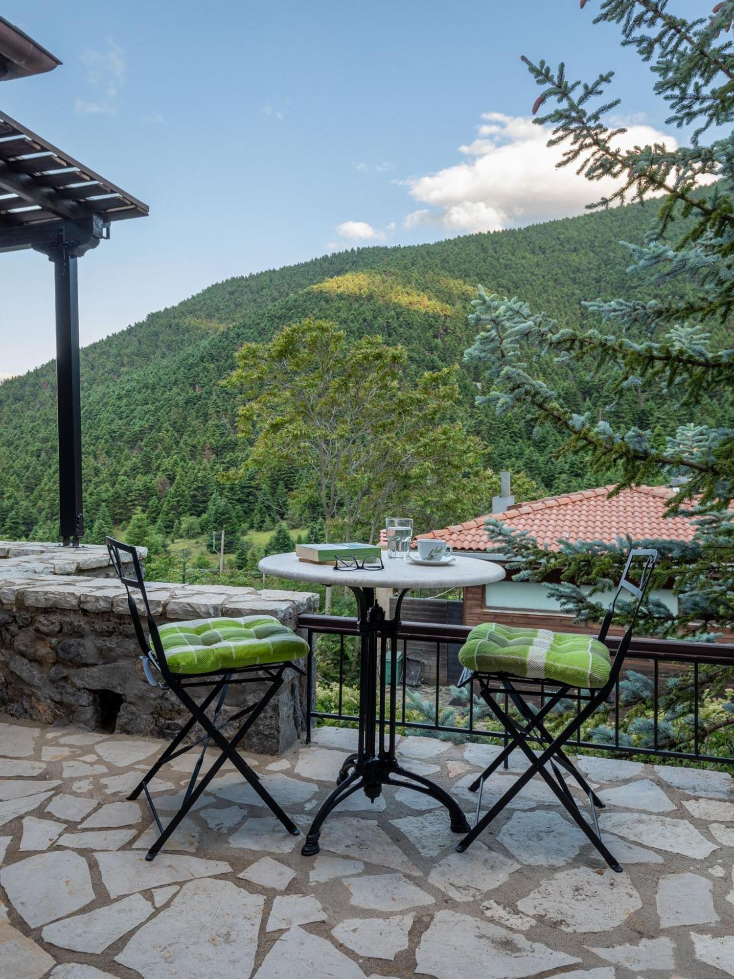 Ostra Menalon Luxury Suites Kardaras Bagian luar foto