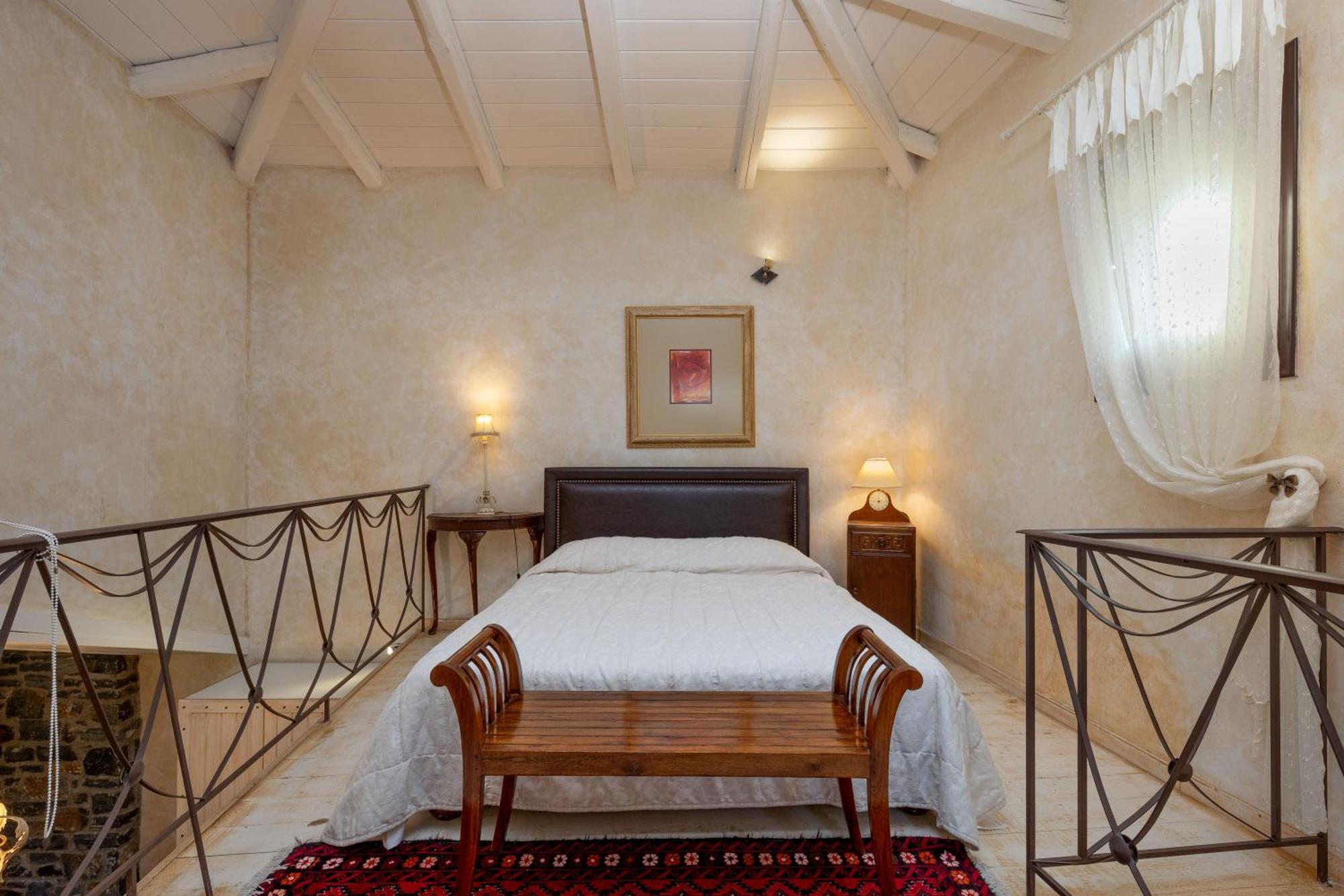 Ostra Menalon Luxury Suites Kardaras Ruang foto