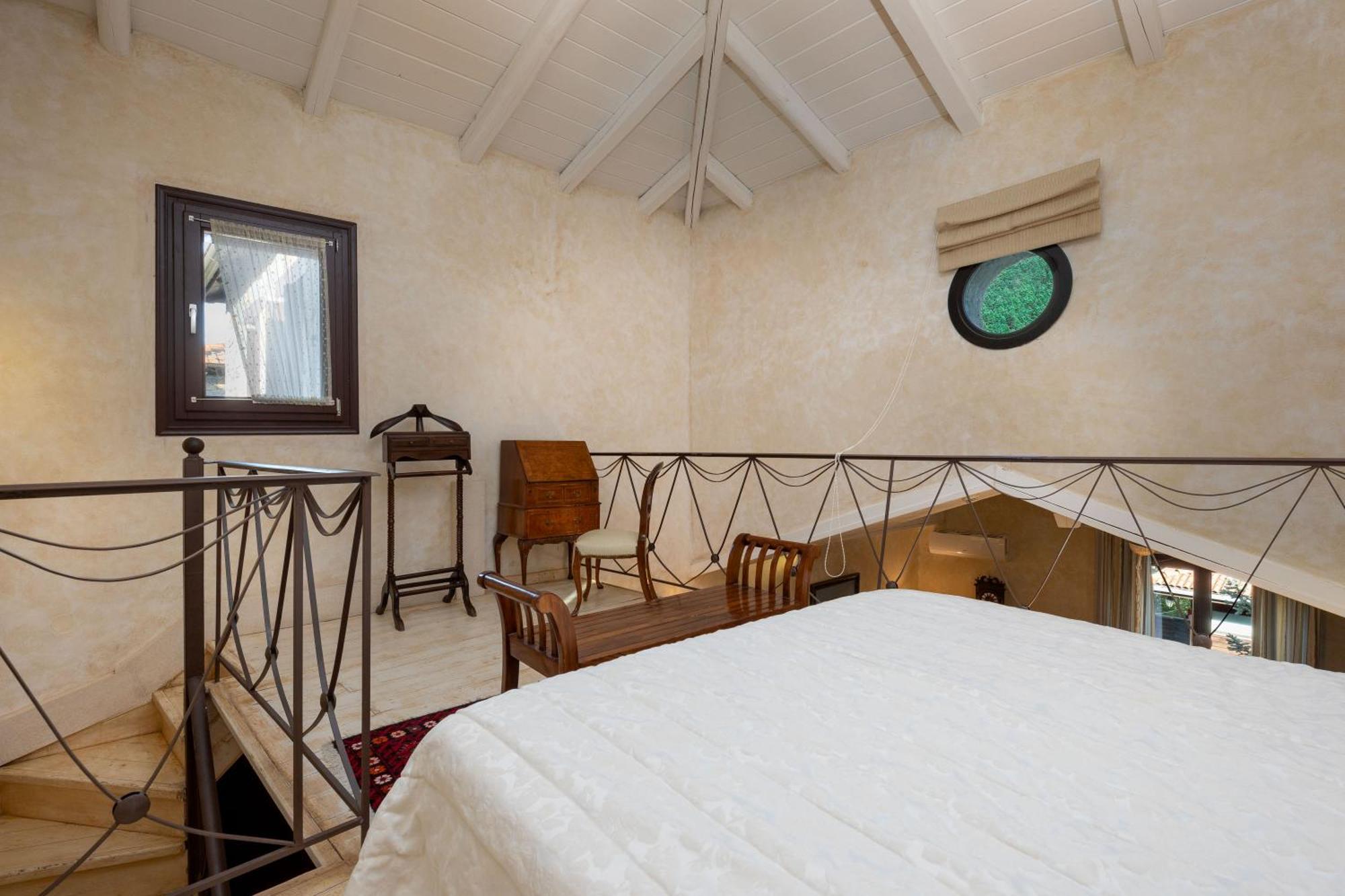 Ostra Menalon Luxury Suites Kardaras Ruang foto