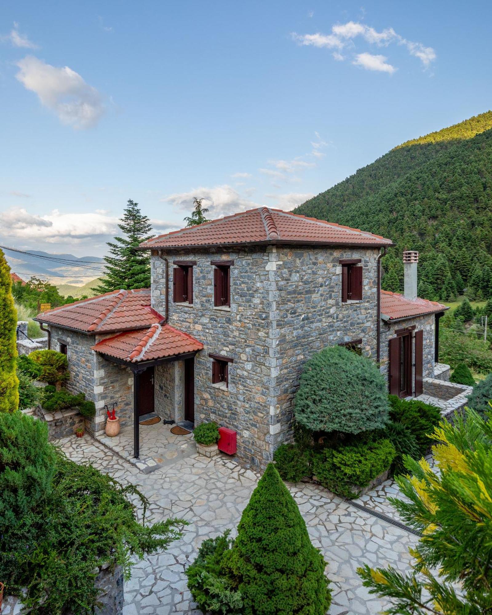 Ostra Menalon Luxury Suites Kardaras Bagian luar foto