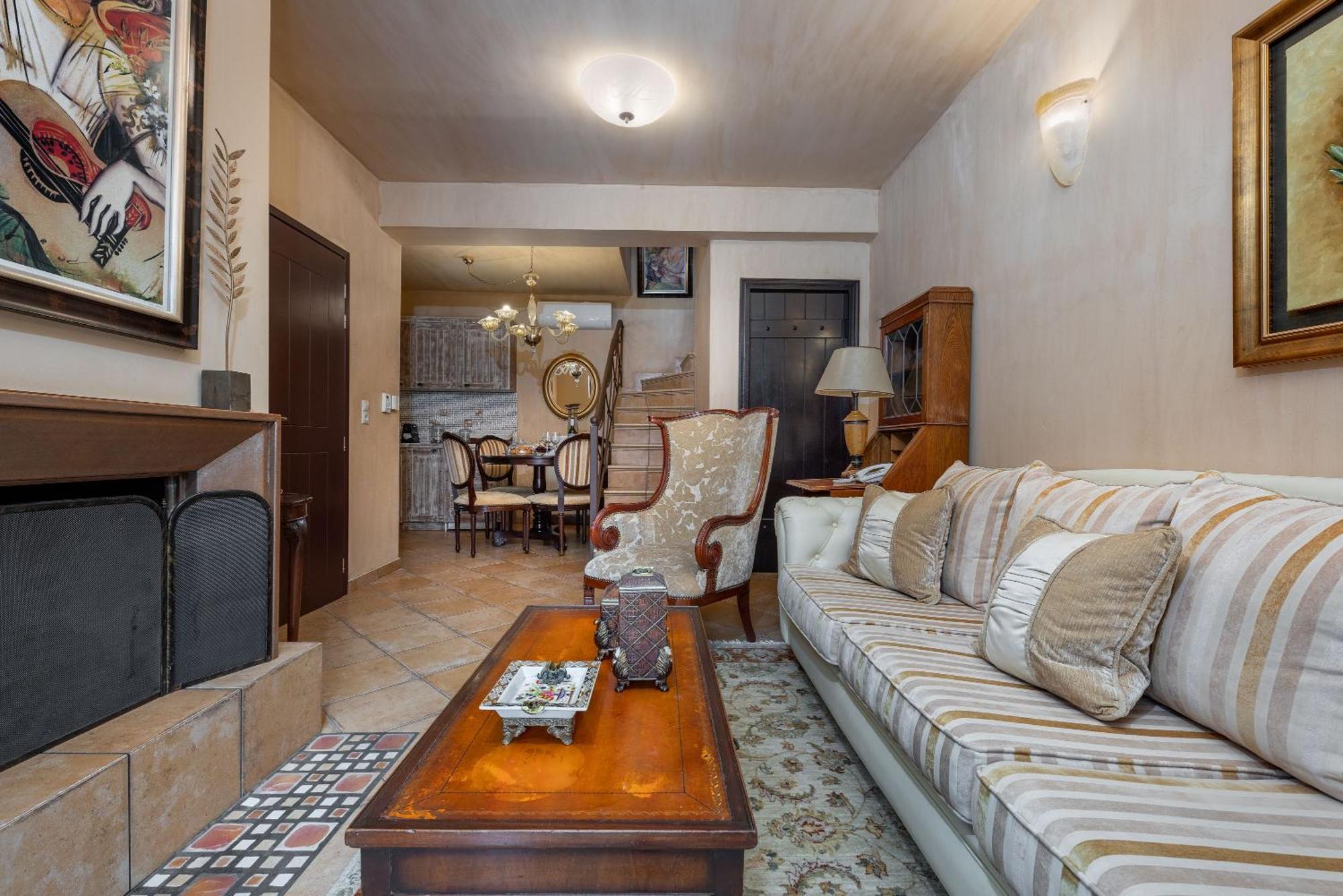 Ostra Menalon Luxury Suites Kardaras Ruang foto