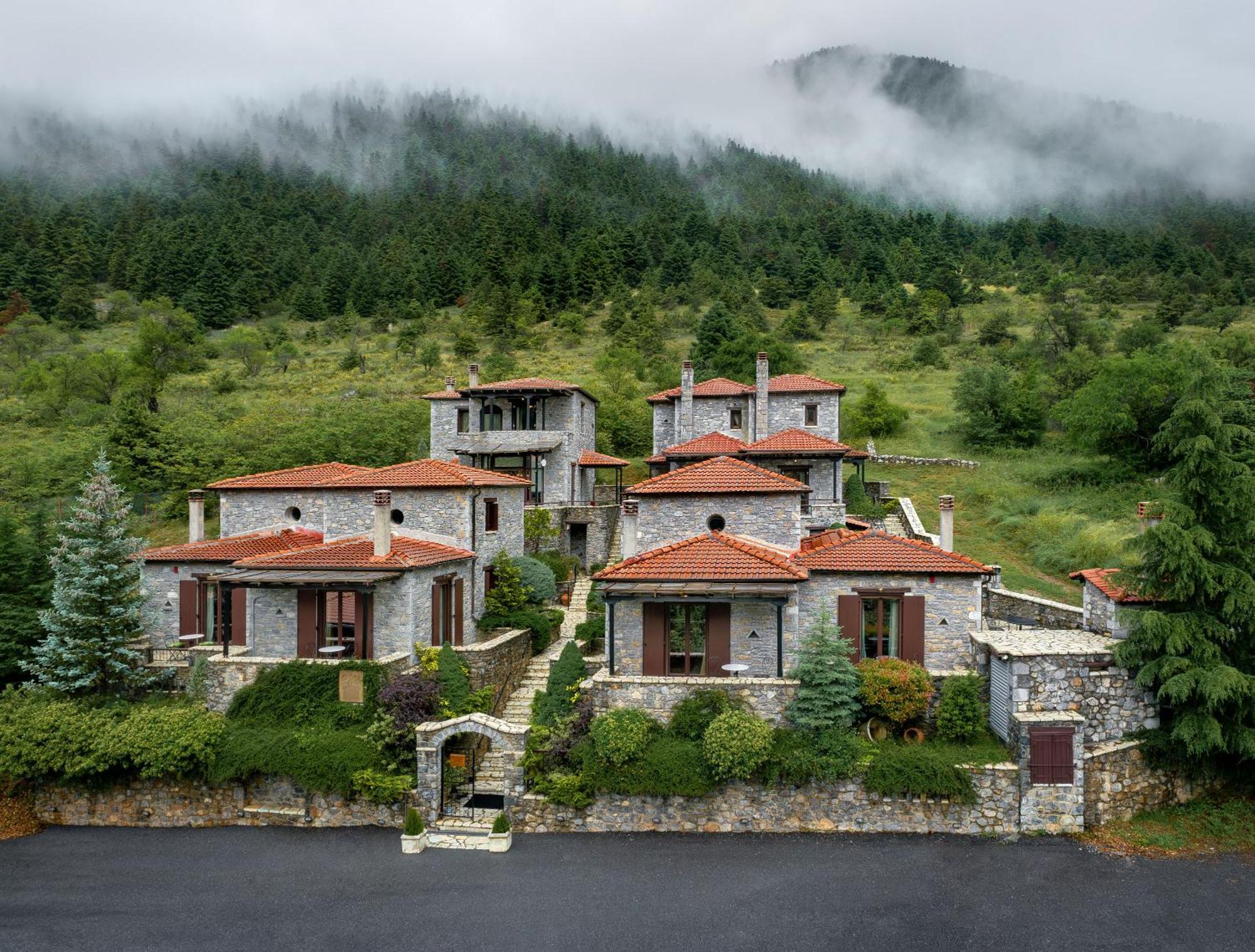 Ostra Menalon Luxury Suites Kardaras Bagian luar foto