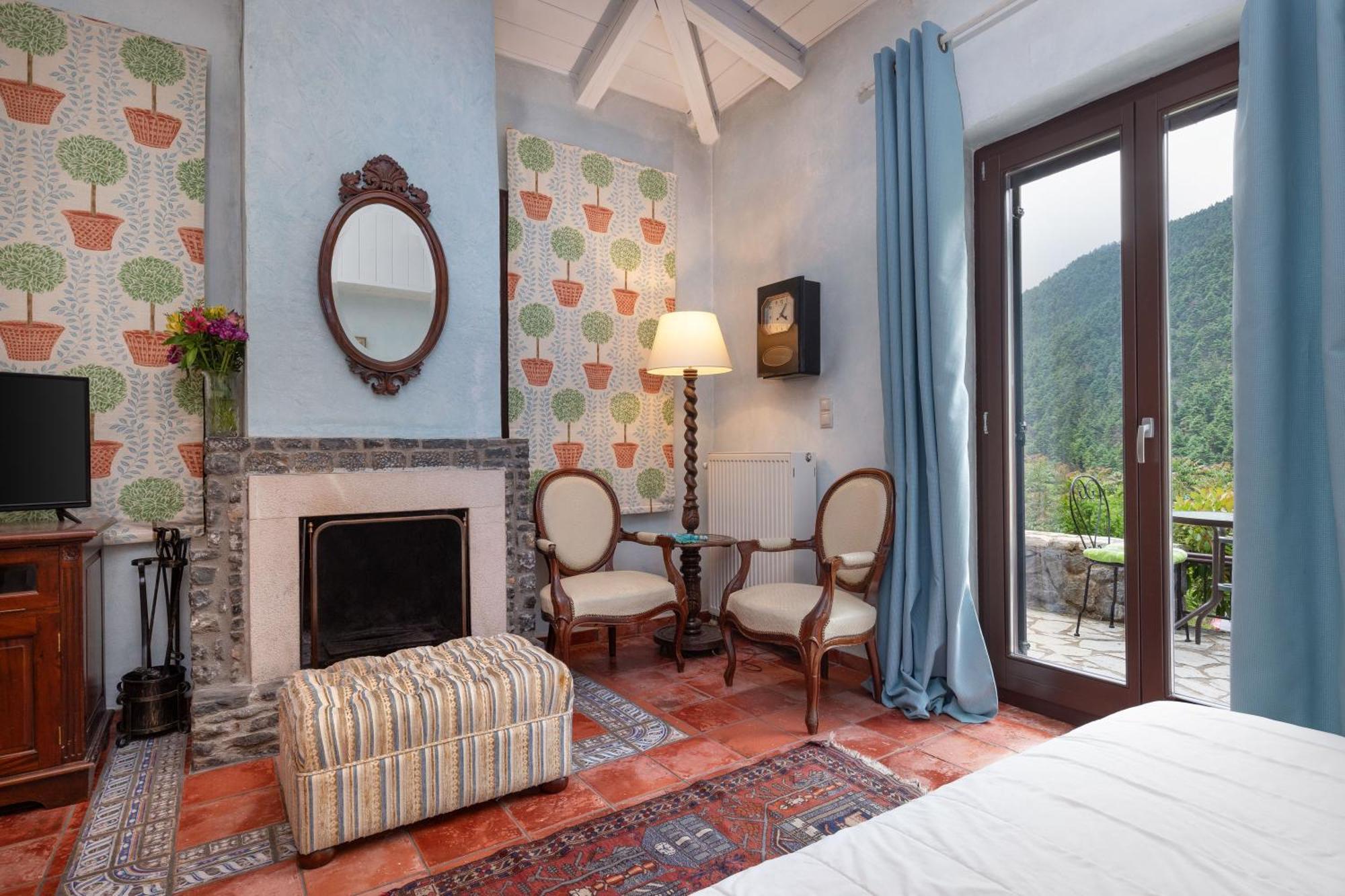 Ostra Menalon Luxury Suites Kardaras Bagian luar foto