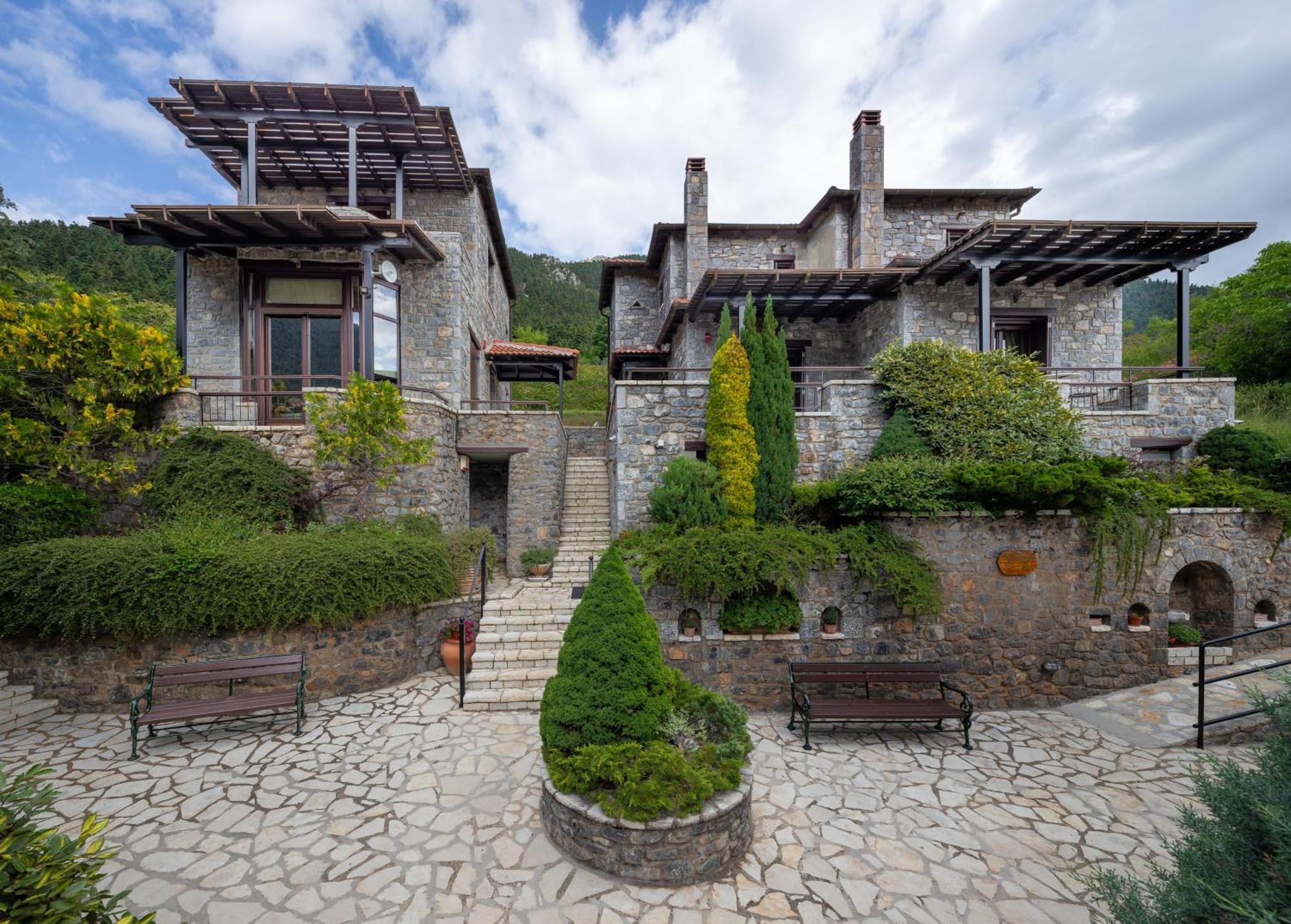 Ostra Menalon Luxury Suites Kardaras Bagian luar foto